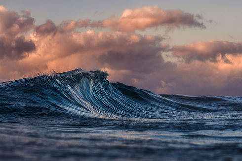 Image by Silas Baisch of an ocean wave. The image represents what big emotions can feel like without the help of a therapist.