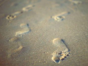 Walking Barefoot Has Many Great Health Benefits!