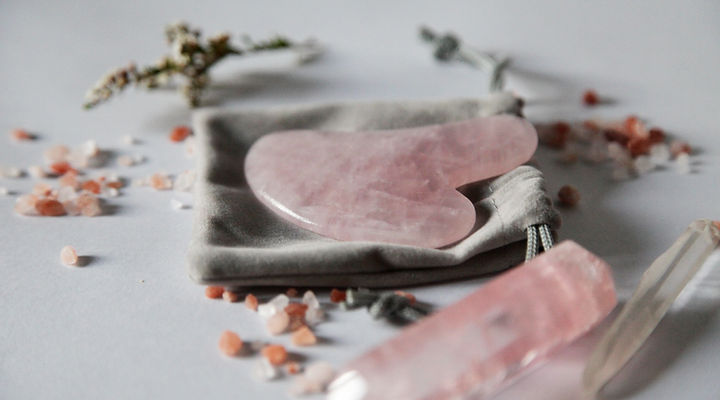 Rose Quartz crystals which help to renew your skin, cleanse your lymphatic system and wraps you in unconditional love.