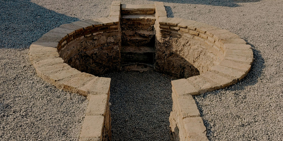 Vestiges des thermes romains d’Arbois avec colonnes en pierre et ruines antiques