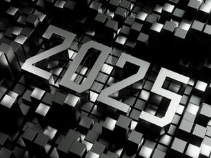 Das Jahr 2025 in metallischer Schrift auf metallischen Würfeln abgebildet. 