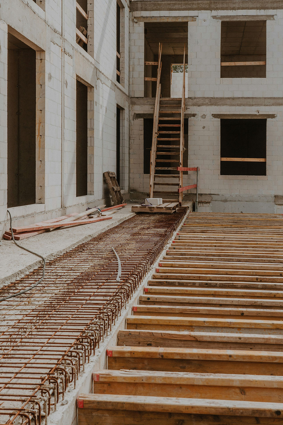 Image de chantier dalle et escalier en bois