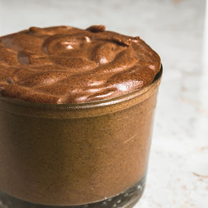 Mini Mousse au chocolat et noisettes concassées