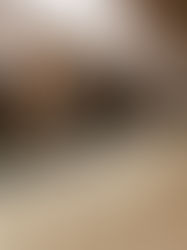 Becerros de engorda en corral durante revisión sanitaria y detección de enfermedades