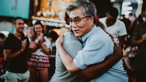 People hugging | Image by Miguel Bautista