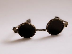 Povijest clip-on naočala – prvi modeli s metalnim okvirima