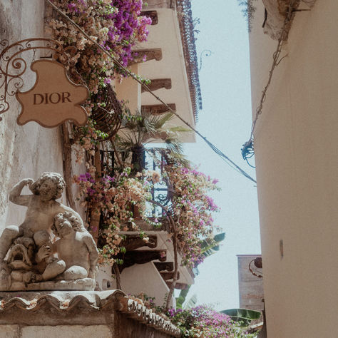 Discover Exclusive Flower Arrangements: The Art of Couture Flowers Online