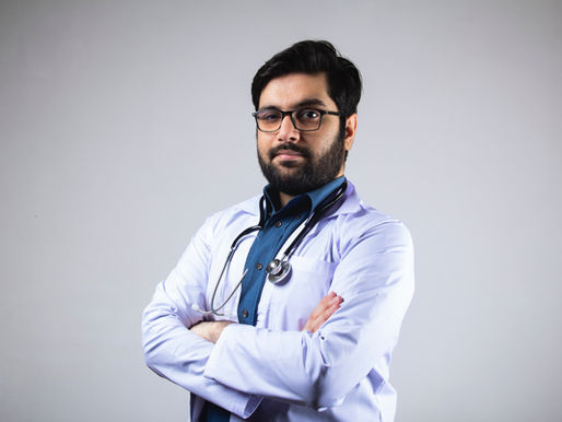 Mentalidade Empresarial na Saúde: Por Que Clínicas de Sucesso Pensam Como Empresas, Não Como Consultórios