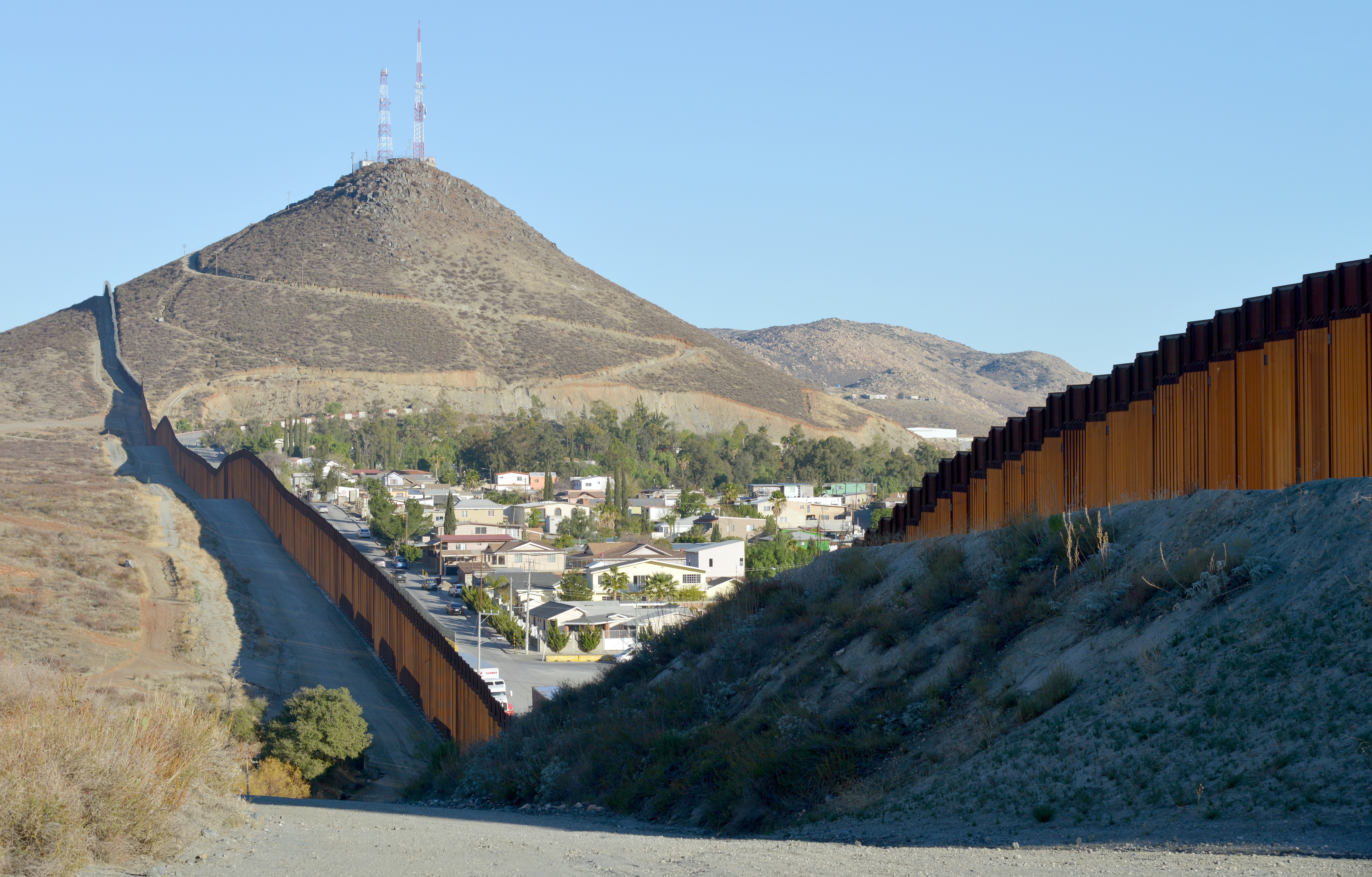 El muro de Trump divide comunidades y culturas transfronterizas