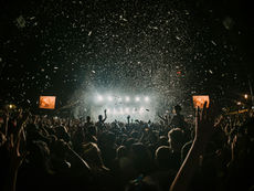 Which football teams do the biggest bands in music support?