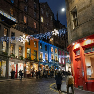 The Edinburgh Christmas Paradox: Why It’s Okay to Love (and Loathe) the Festive Season & Prioritise your Mental Health