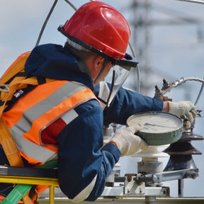 AMLO plantea cancelar permisos de generación y contratos de compraventa de electricidad