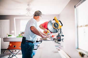 Die regelmäßige Instandhaltung und schnelle Reparaturen sind entscheidend, um den Werterhalt Ihrer Immobilie zu sichern und den reibungslosen Betrieb Ihrer Gebäude zu gewährleisten. Unser professioneller Service für Instandhaltung und Reparaturen sorgt dafür, dass Ihre technischen Einrichtungen, Gebäude und Infrastruktur immer optimal funktionieren – schnell, zuverlässig und kosteneffizient.