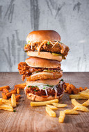 menu de hamburguesa, torre de hamburguesas de pollo