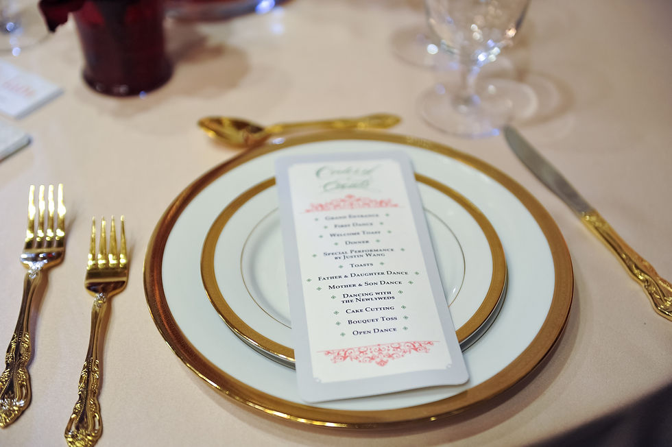 menu de restaurant déposé sur une assiette