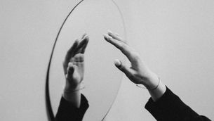 Spiegeltherapie – Eine innovative Methode zur Rehabilitation und Schmerzlinderung