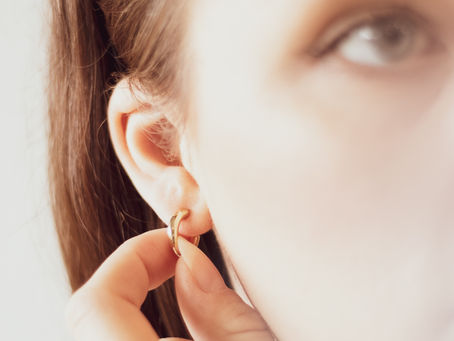 Le guide ultime du soin après un perçage d'oreille !