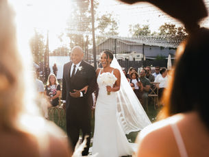How to Create a Stress-Free Wedding Day Timeline (So You’re Not Crying in the Bathroom at 4 PM)