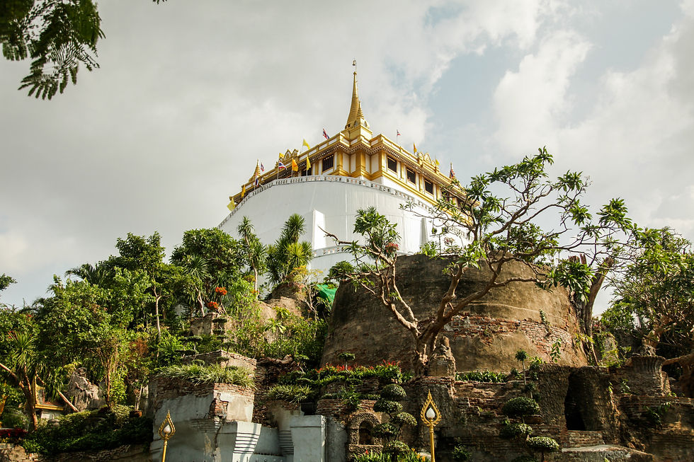 Templo de la Montaña Dorada: Un Tesoro Escondido