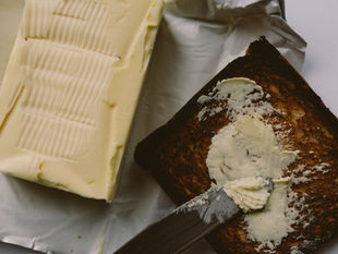 Che differenza c'è tra grassi saturi e insaturi? Scoprilo in questa guida per una dieta equilibrata