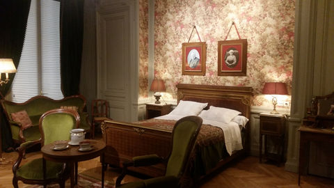 Classical hotel room with traditional design, elegant furniture, and warm lighting
