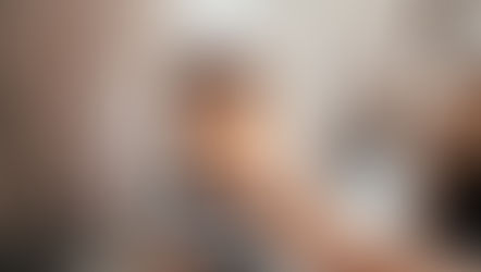 bebe chupando laranja