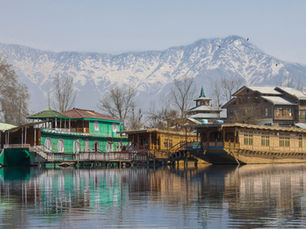 Auli vs. Gulmarg: Which December Ski Destination is Right for Your Winter Adventure?