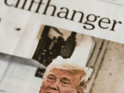 Gavin Newsom zapowiada 100-procentowy podatek od funduszu Trumpa dla uczestników szturmu na Kapitol