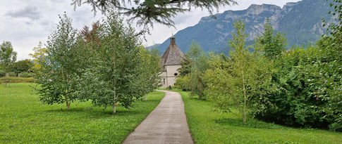 Pèlerinage historique à Dole vers le sanctuaire de Mont-Roland, marche spirituelle et découverte du patrimoine jurassien