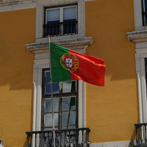 Portuguese flag on historic building in Lisbon representing collective litigation and consumer rights in Portugal.