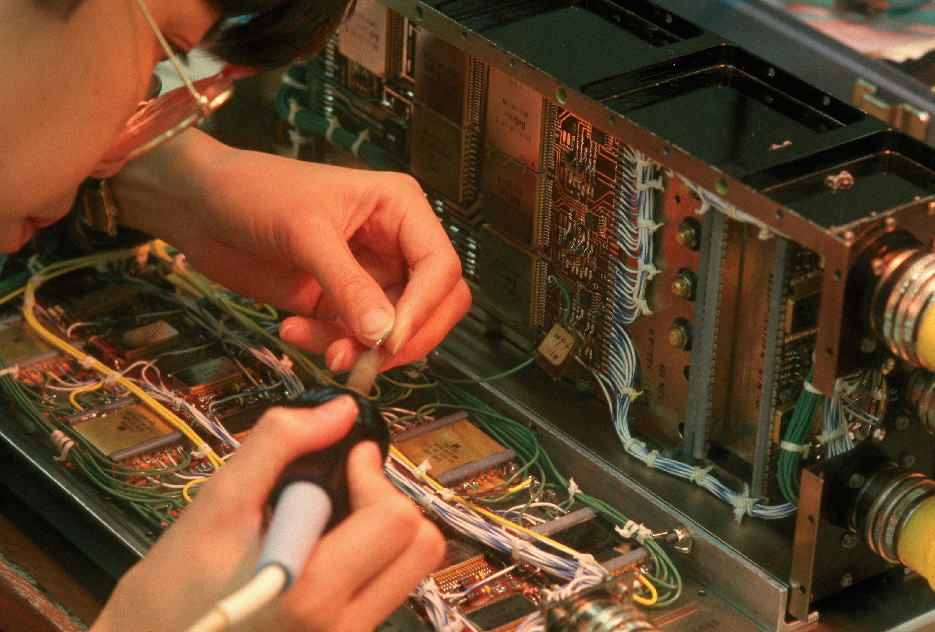 Avances en el sistema de enfriamiento fotónico para chips impulsan eficiencia energética en centros de datos