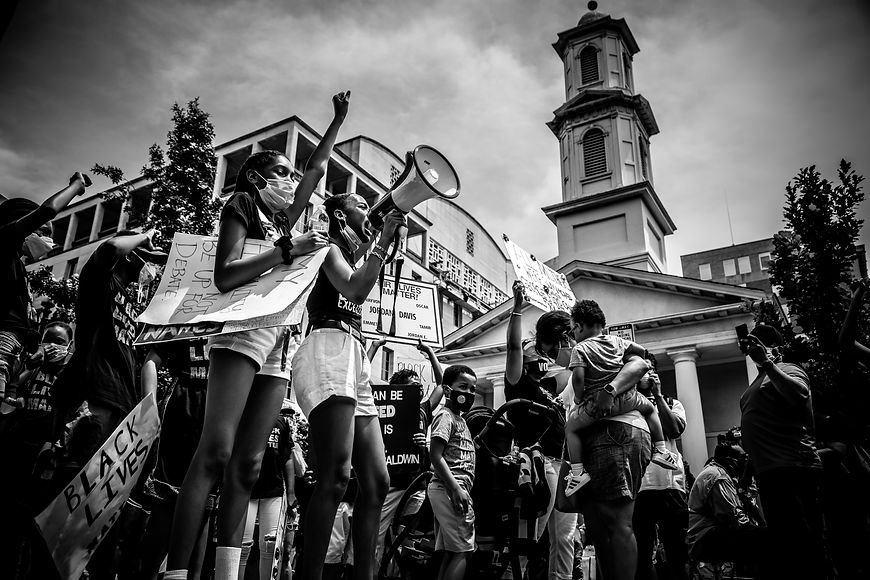 Image by Vlad Tchompalov