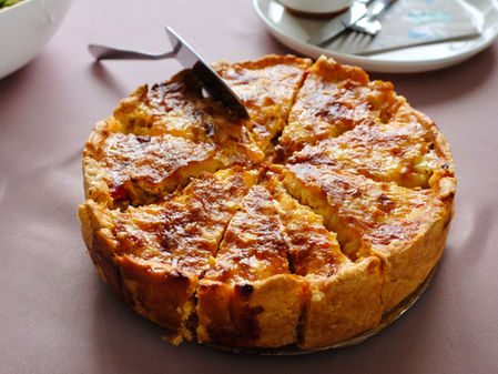 Quiche au potimarron, bacon, chèvre et noisettes.