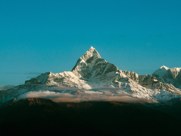 Vista del Machapuchare, montagna sacra dell’Himalaya in Nepal.