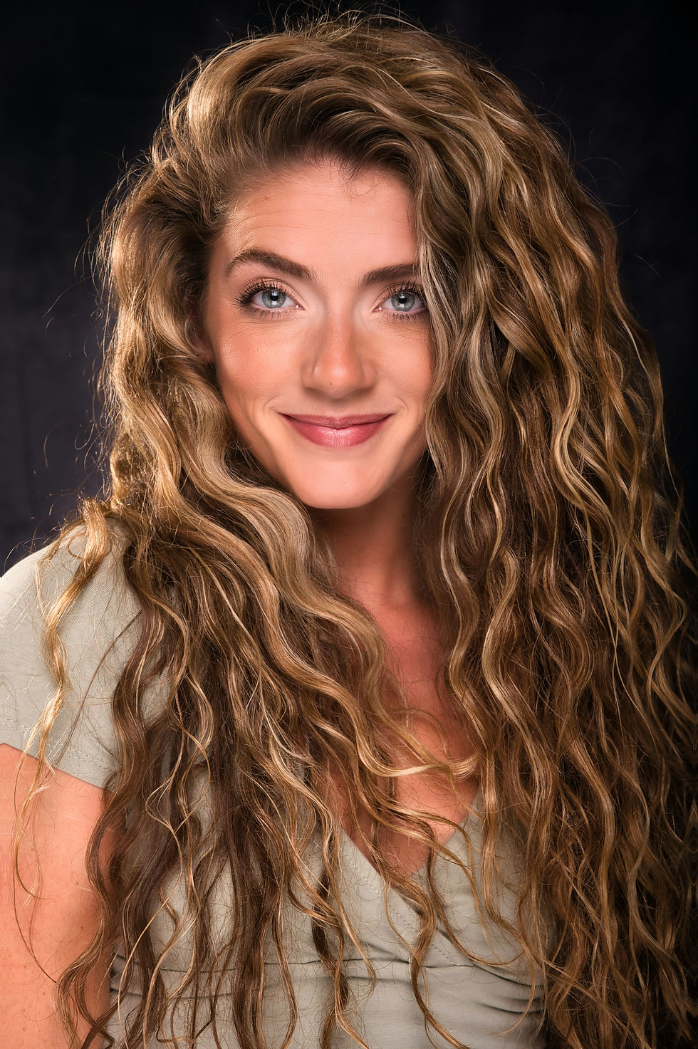 Thumbnail: Wavy Brown Blonde Hair