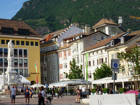 Veduta della piazza principale della città di Bolzano