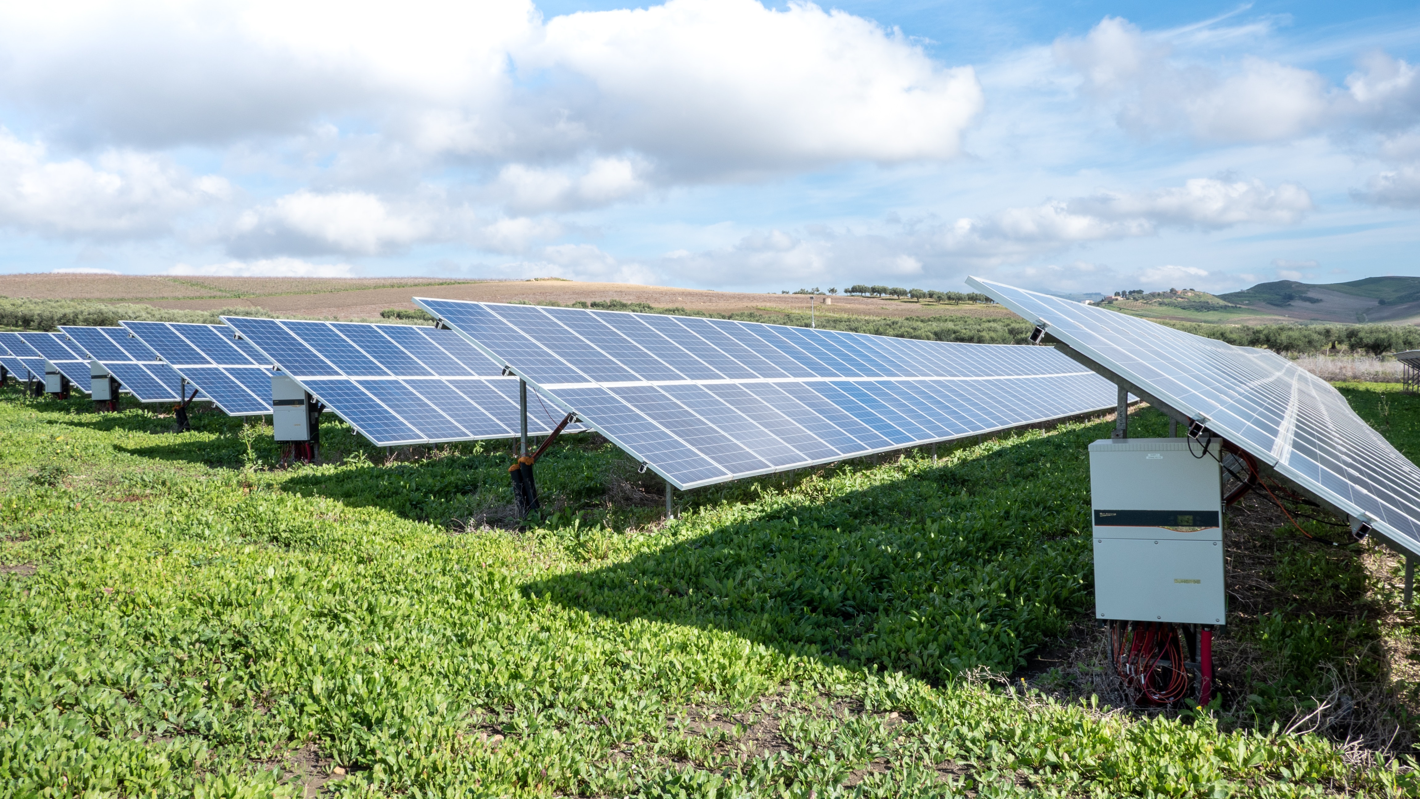 Ley presupuestaria 2025 frena el avance de energías limpias en EE.UU., advierten analistas