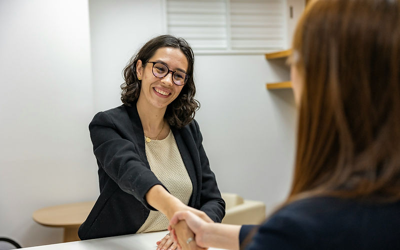 Steg-för-steg: Så fungerar chefrekrytering. Läs mer hos Recruiting Rewards.
