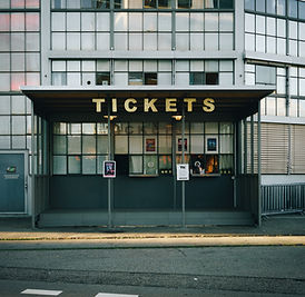 Image by Claudio Schwarz