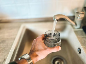 Kansas destina más de $19 millones para proyectos de agua en comunidades del estado