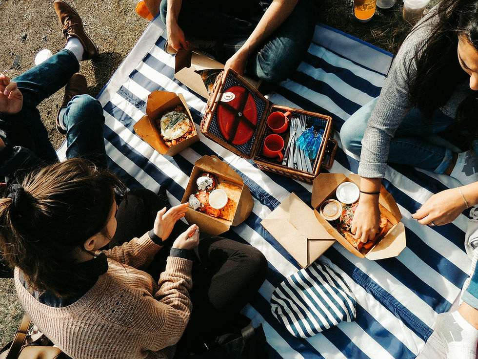 Picnic date ideas in Manchester for students