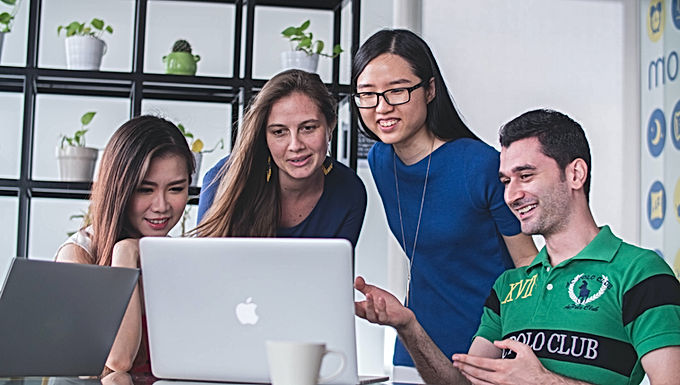 How do group and private classes work?