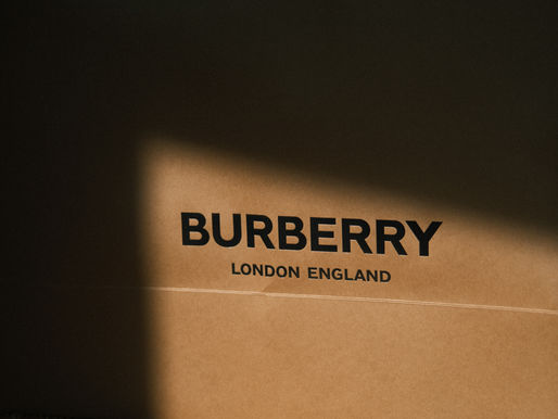 La campaña de gabardinas de Burberry muestra el cambio del marketing de lujo hacia las plataformas sociales.