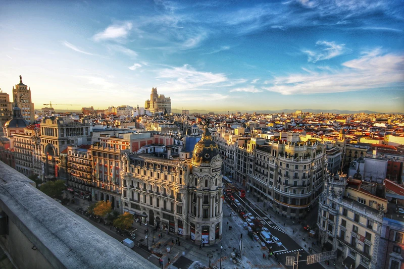 Professional learning Spanish for workplace communication and international business settings