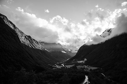 Luxury Interlaken chauffeur routes through the Swiss Alps and Europe with MYEUTAXI