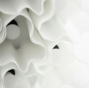 Chirurgische Zahnbehandlungen mit sanften Zahnextraktionen, Weisheitszahnentfernung sowie Kiefer- und Zahnfleischkorrekturen für verbesserte Funktion und Ästhetik.