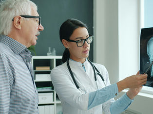 Marca pessoal para médicas: como transmitir autoridade sem perder a humanidade