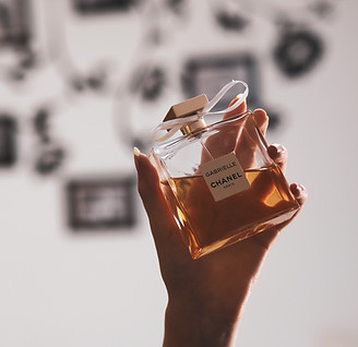 Image by Laura Chouette