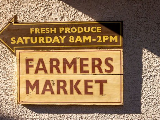 a sign for a farmers market