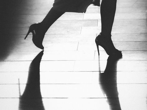 Rakkaus polttaa, satuttaa ja tappaa, mutta ihminen selviää edelleen - Rakkauteen liittyvät metaforat modernissa suomalaisessa tangossa